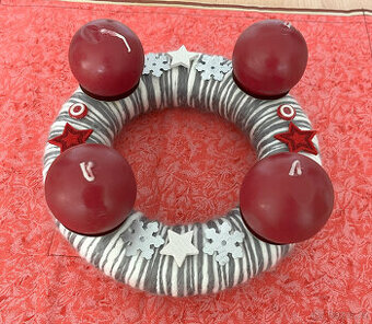 Vánoční ozdoby, adventní věnec