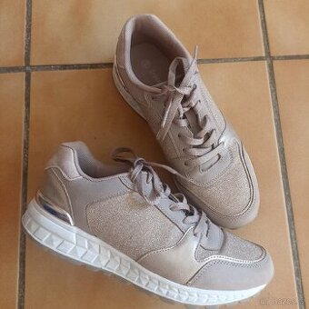 Dámské sportovní botasky vel.40