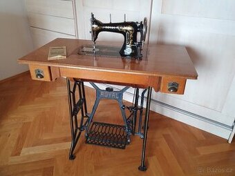 Starožitný funkční šicí stroj Royal