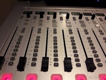 Studer OnAir 2500 18 faderů s externím napájením