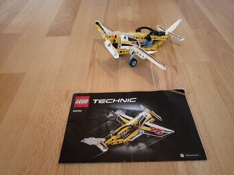 LEGO Technic 42044  Výstavní akrobatická stíhačka