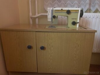 Prodám za symbolickou cenu šicí stroj funkční