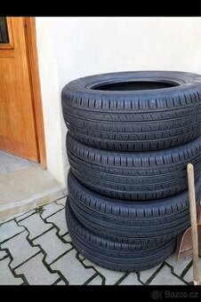 Pirelli celoroční pneu 215/65 R16