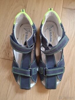 Zdravotní kožené sandále DDStep vel. 35