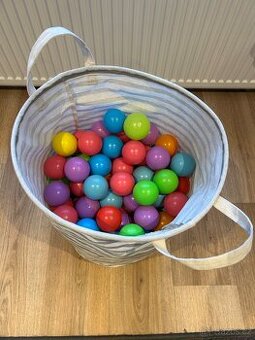 Plastové míčky