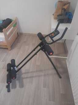 Posilovací stroj na břicho