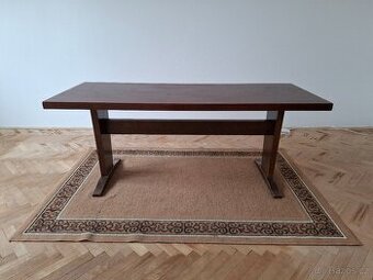 Konferenční stolek + koberec