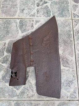 stará tesařská sekera širočina