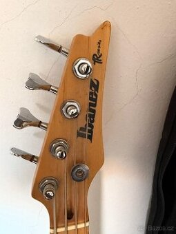 Basová kytara Ibanez