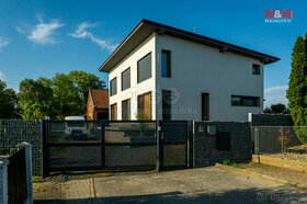 Prodej rodinného domu s pozemkem 1428 m², Stěžery