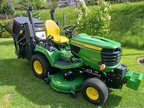 Zahradní traktor John Deere X950R s vysokým výsypem