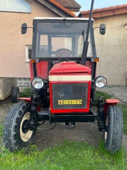 Plně funkční traktor Zetor 5911