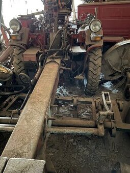 Traktor RS 09 a díly