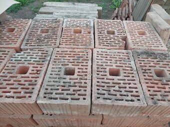 Prodám cihly 35x24x14 , 48ks - 1