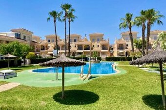 ŠPANĚLSKO, Slunný městský domek v Playa Flamenca