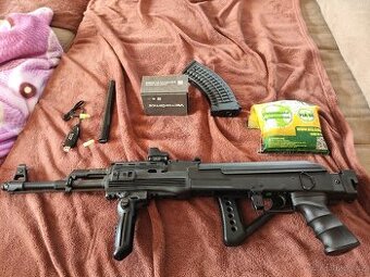 Airsoftový AK 47 CYMA (CM.028U) + vector optics frenzy S