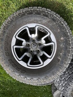 Dodge Ram originál kola s pneumatikami 285/70/17