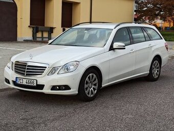 MERCEDES E220CDi W212 - 11/2010 - MANUÁL - PĚKNÝ- BEZ KOROZE