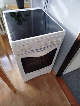 elektrický sporák Mora se sklokeramickou deskou