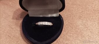 Zlatý prsten s diamanty dámský