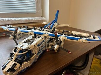 LEGO® Technic 42025 Nákladní letadlo
