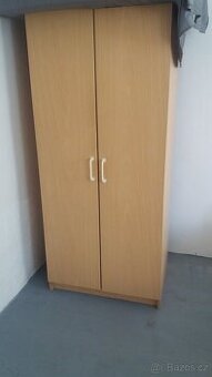 Prodám zachovalou šatní skříň
