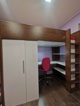 multifunkční nábytková sestava vhodna do dětského pokoje.