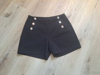 Pohodlné elegantní kraťasy s knoflíky