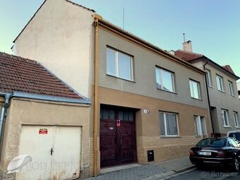 Pronájem rodinného domu s garáží, 2 byty, 148m2, Jundrov