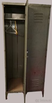 ŠATNÍ SKŘÍŇ - PLECHOVÁ