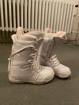 Obuv, boty na snowboard, velikost 38,5