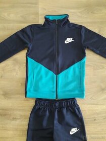 Souprava Nike velikost M.