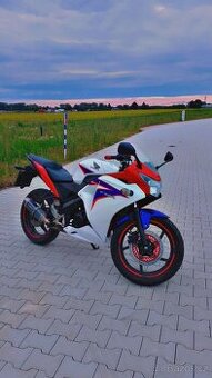 Honda cbr125r
