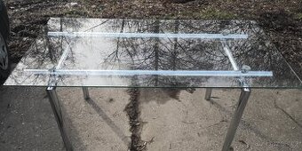 NOVÝ skleněný jídelní stůl