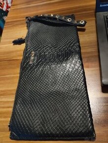 Nenošené černé psaníčko Pinko