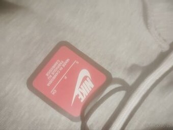 Bílá mikina Nike na zip s kapucí – velikost s