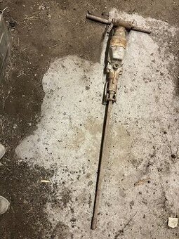 Pneumatická sbíječka – k renovaci / na ND