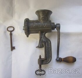 Starožitný mlýnek Morávia 1.čsr