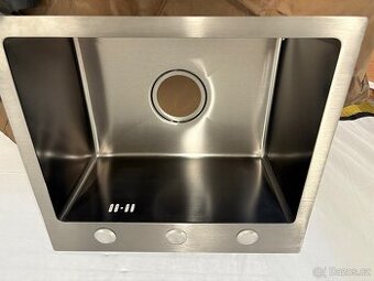 Kuchyňský nerezový dřez 50×40 + černá baterie 852