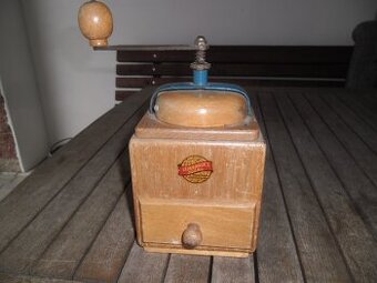 Starý mlýnek na kávu č.3