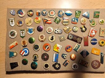 Staré sportovní odznaky - 67 kusů.