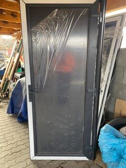 Prodám vchodové plastové dveře