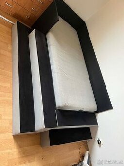 Postel se schody