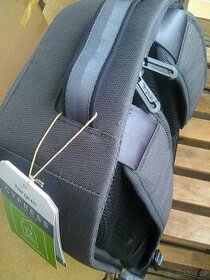 Targus bezpečnostní batoh na notebook je vyroben z 17 PET