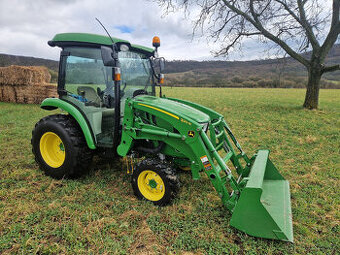 Zánovní traktor John Deere 3046R včetně čelního nakladače.