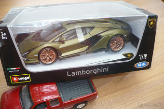 Model,auto,8 modelů 1:18 + 5 modelů zdarma.