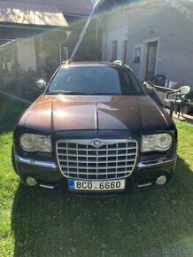 Chrysler 300c 5,7hemi AWD, tažné, LPG, po servisu