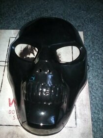 Prodám Artbook a nositelnou masku (Black Mask) - 1