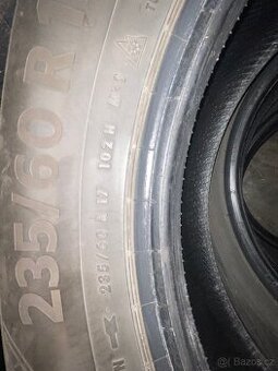 Prodám 235/60R17 102H