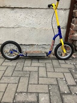 Dětská koloběžka s nafukovacími koly 12"
